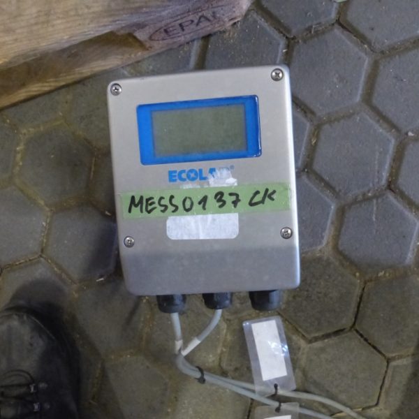 Transmitter für elektrodenlose Leitfähigkeitsmessung und Temperaturmessung